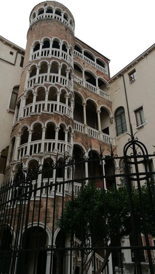 Alloggi Alla Scala Del Bovolo Venetië Buitenkant foto